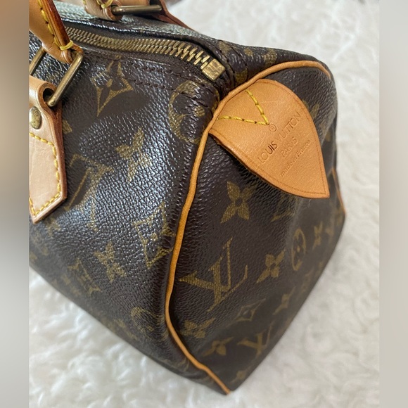 Louis Vuitton
Monogram Canvas Speedy 25 Bag - Picture 3 of 17